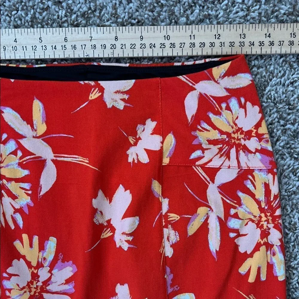 Like New! Lyssé Floral Red Women's Pencil Skirt in Size S